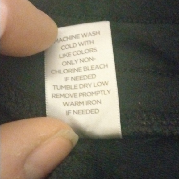 Black woman's plus capris 16/20 Avenue - Picture 5 of 5